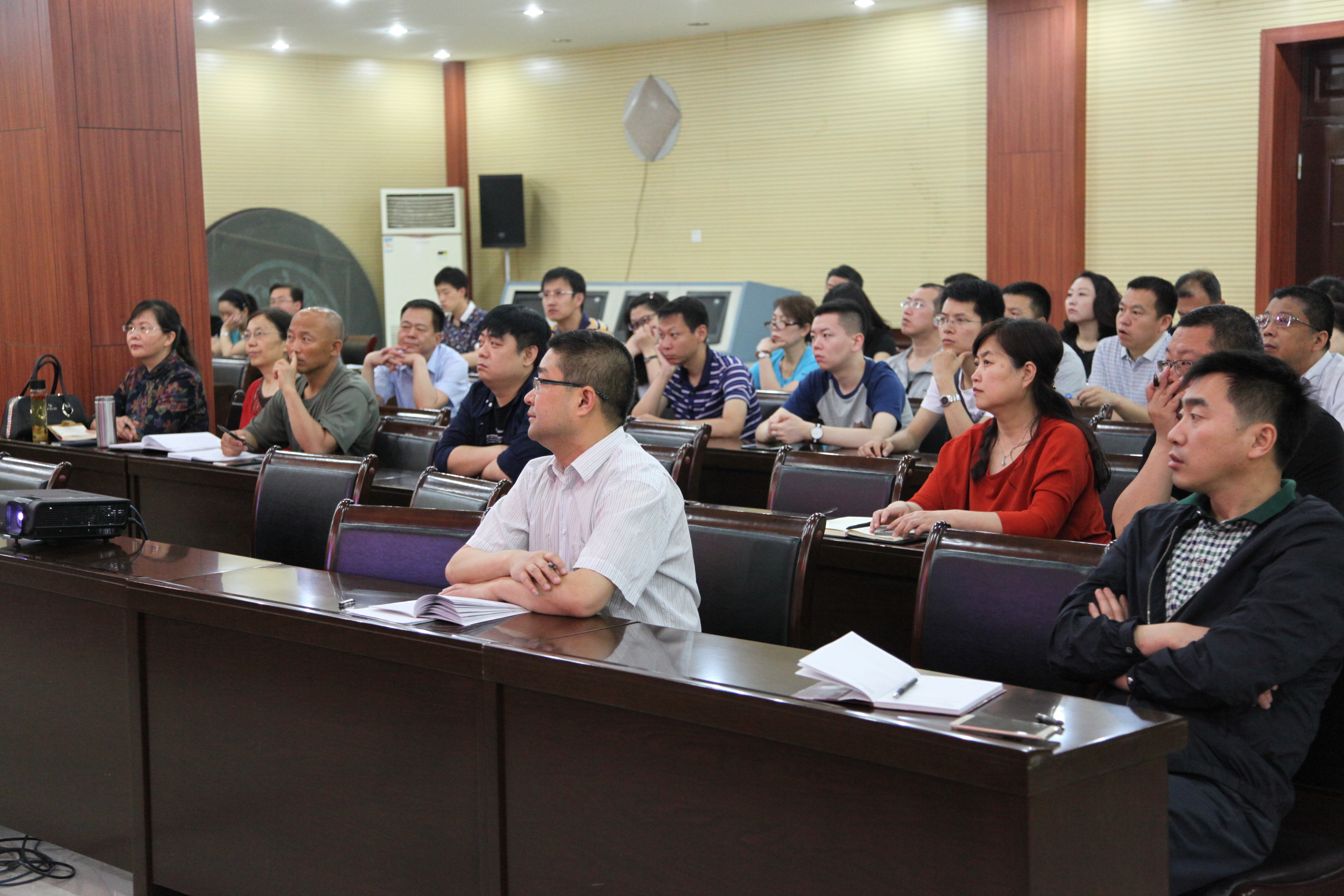  �й��̾־ٰ졶���簲ȫ����ר�⽲��